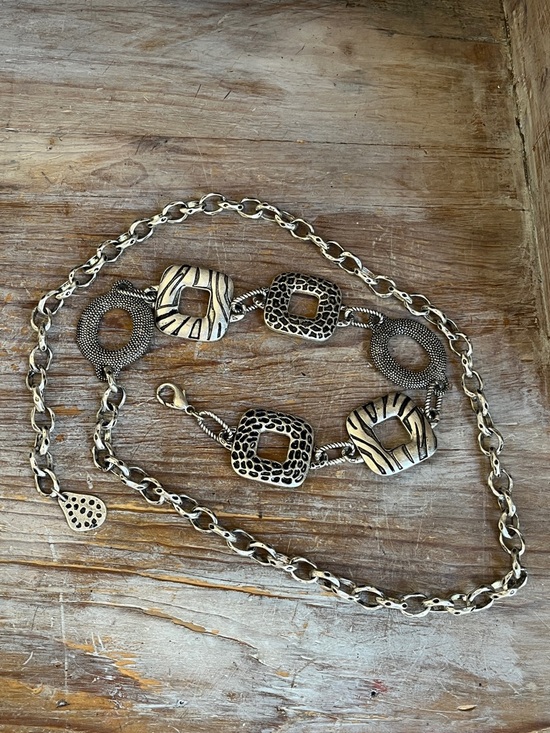 Chico's Accessories - 🩶 Vintage Chico's Silver Animal Print Belt One Size Heavy Chain